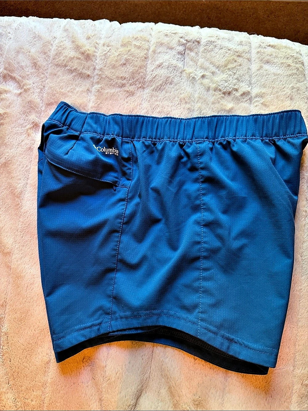 Columbia Women’s  listed M Blue Fishing Shorts